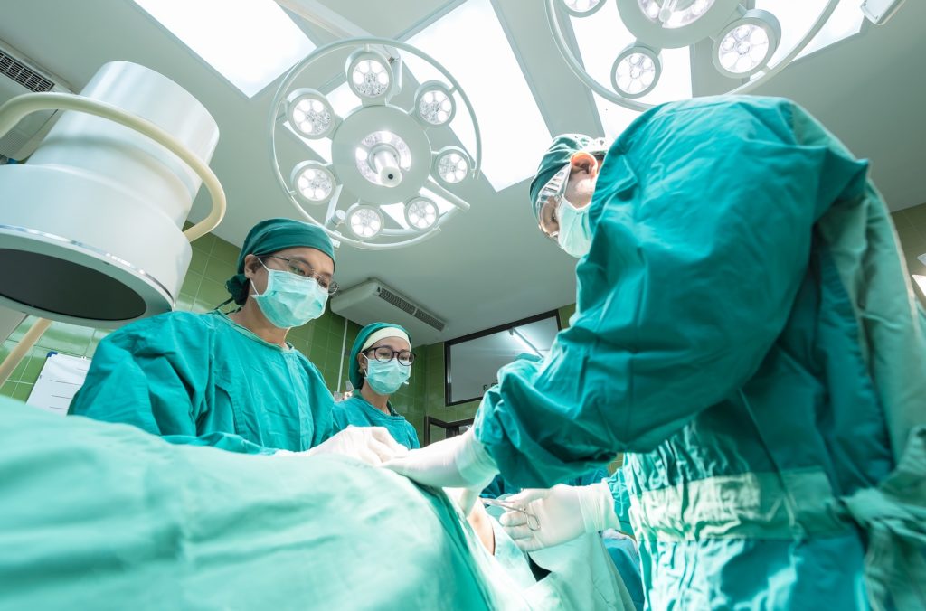 Хирурги и анестезиологи